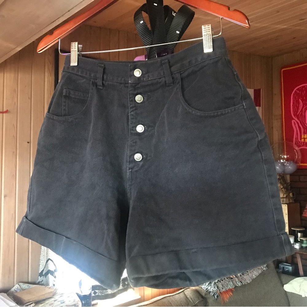 Vintage high waist black shorts Sostanza size 9/10 fits like a 4 or 6